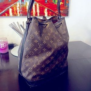 SOLD• SOLD •SOLD Auth LV Noe ~